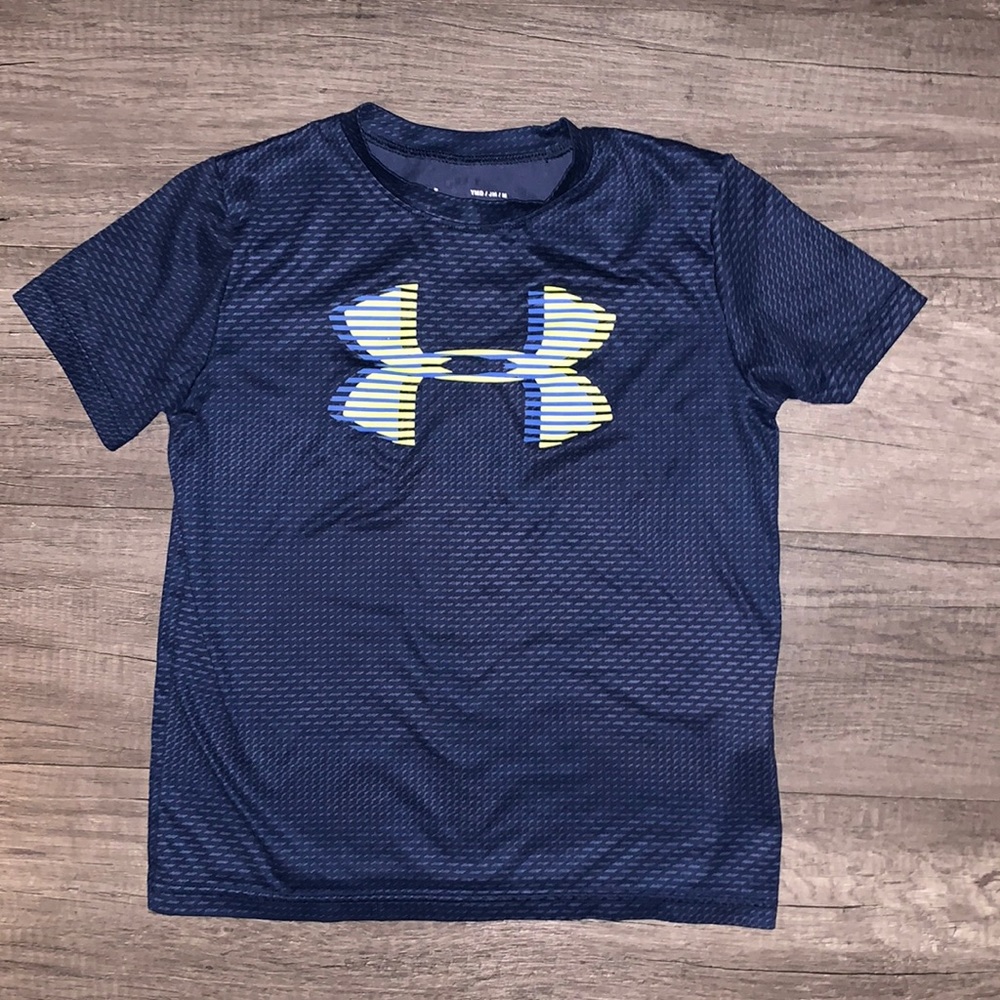 Under Armour size Medium Youth Heatgear T shirt